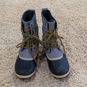 Sorel Women's Gray and Black Boots